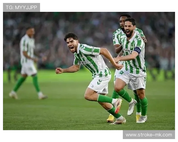 亨克战术调整引发关注，球队表现迎来新变化